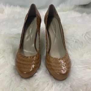 Andrew Geller “Knot” Woven Pumps Size 9